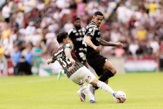 Lucas Veríssimo sente dores na coxa direita e vira preocupação no Santos