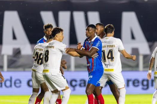 Santos empata com o Bahia por 1 a 1 na Vila sob temporal e suspensões de Neymar