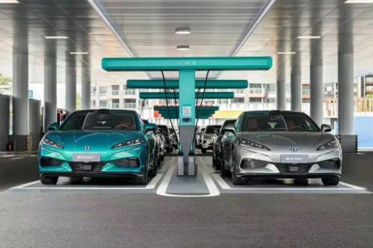 BYD estreia Flash Charging com recarga ultrarrápida