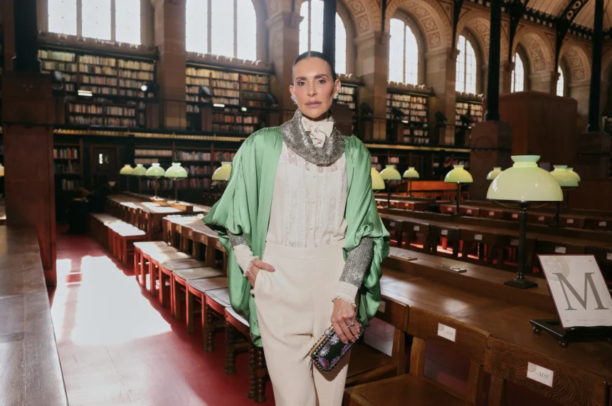 Marcella Zanoni na Valentino brilha na Paris Fashion Week