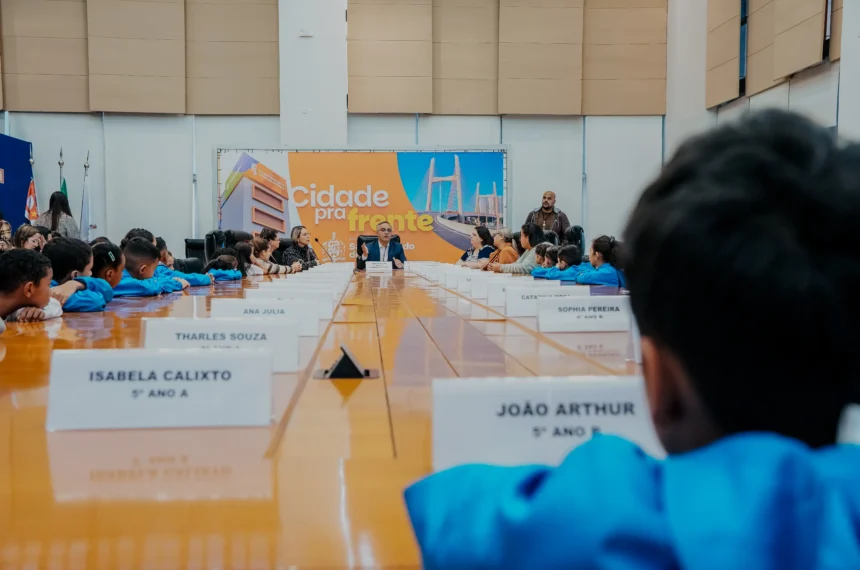 Tour com a Turma aproxima estudantes do poder Executivo