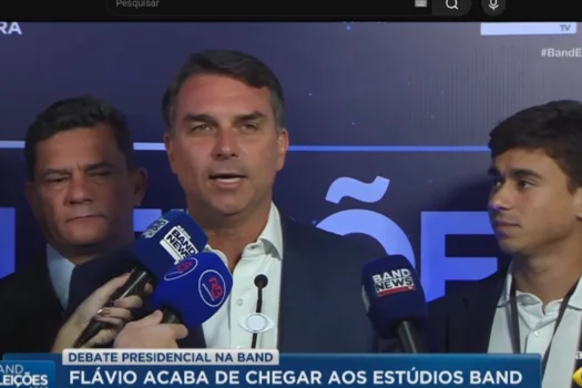 Flávio Bolsonaro fala sobre expectativas para debate na Band