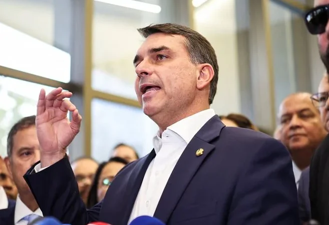 Flávio Bolsonaro exige Justiça Eleitoral ágil em SP