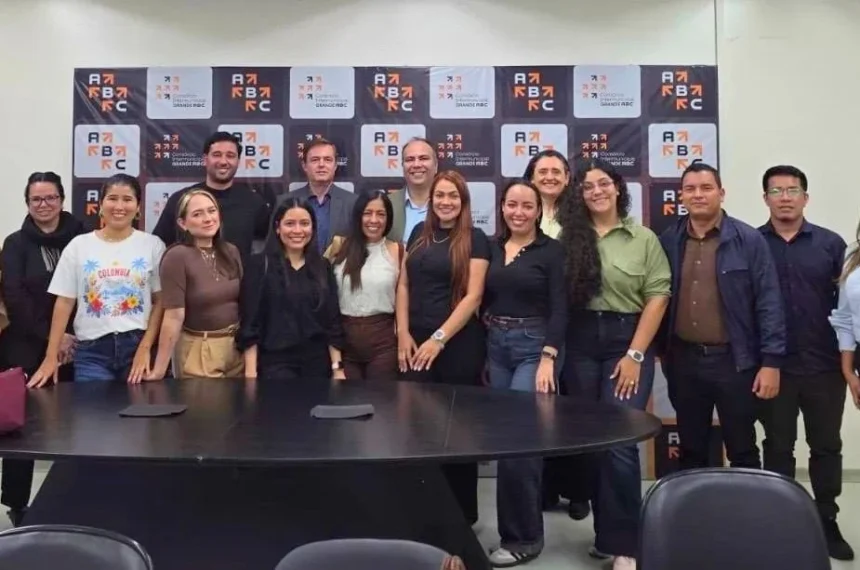 Consórcio ABC apresenta gestão regional a estudantes colombianos