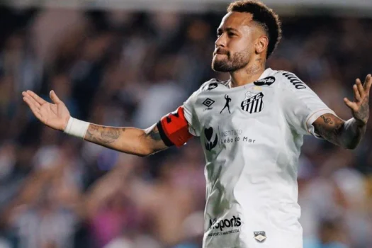 Neymar recebe vermelho por &#8220;lei Vini Jr&#8221; e desfalca o Santos em 2 jogos