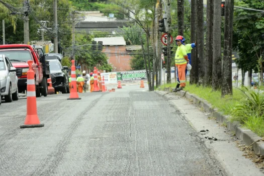 Meu Bairro Novo revitaliza asfalto no bairro Campestre