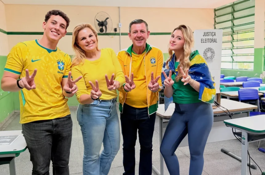 Carla e Orlando Morando votam na manhã deste domingo