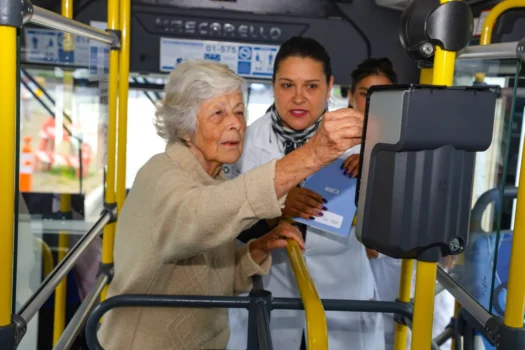 Santo André treina idosos para uso seguro do transporte