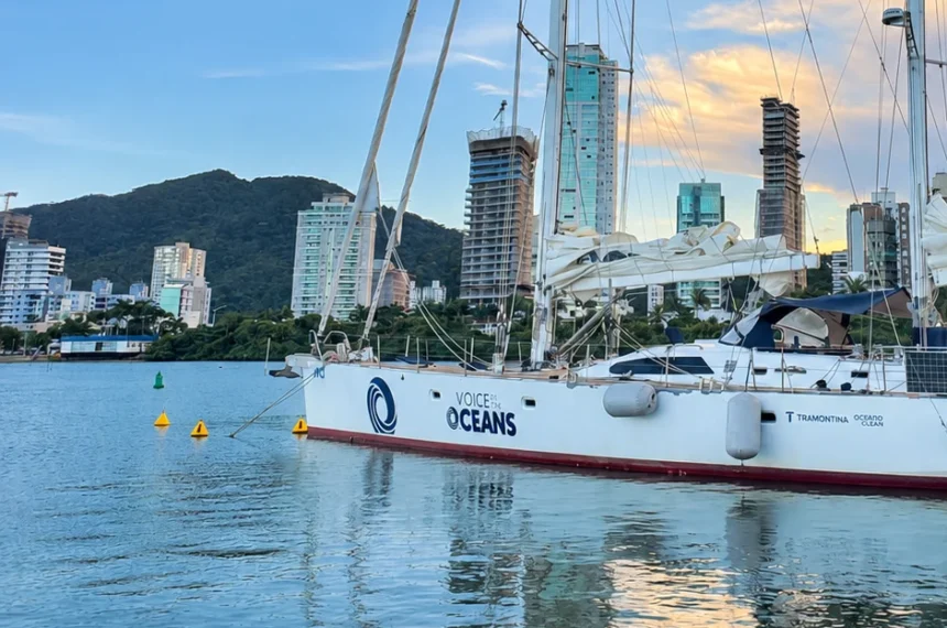 Veleiro Kat recebe visitas gratuitas em Itajaí neste sábado