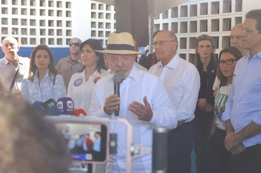 Lula diz estar confiante após votar e defende reformas