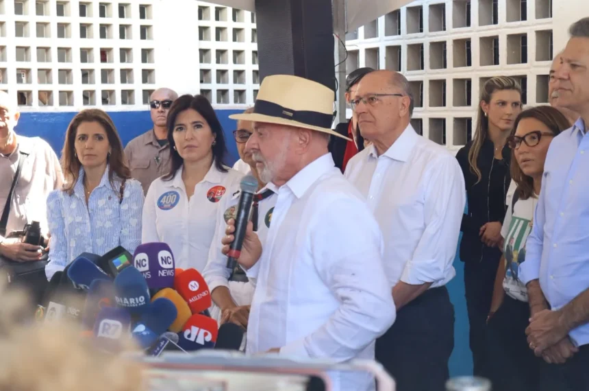 Lula diz estar confiante após votar e defende reformas