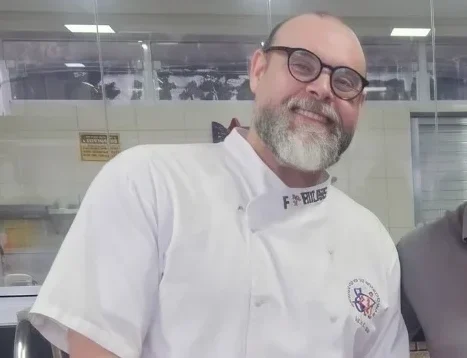 Curso de ajudante de cozinha qualifica em São Vicente