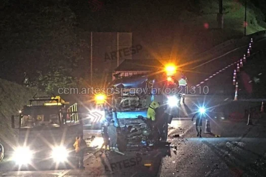 Acidente no Rodoanel mata motorista de carreta no ABC