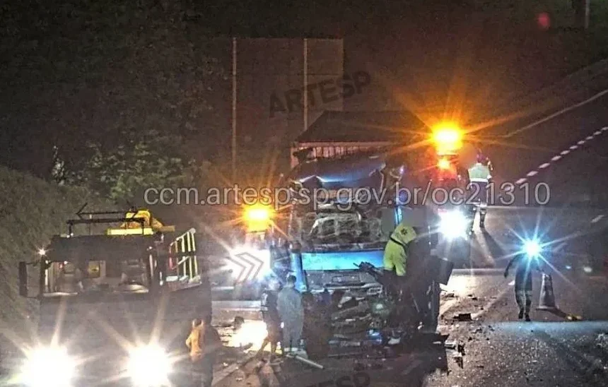 Acidente no Rodoanel mata motorista de carreta no ABC