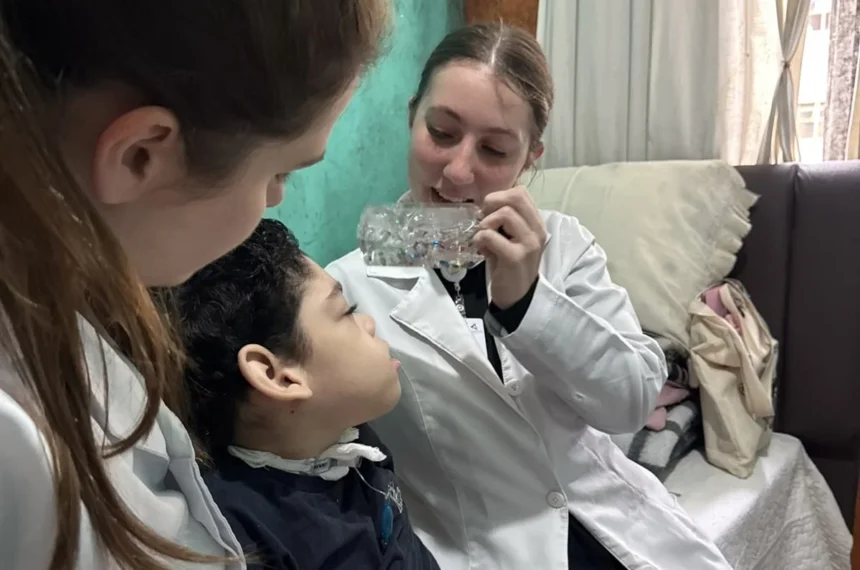 Serviço de Atenção Domiciliar doa garrafas sensoriais
