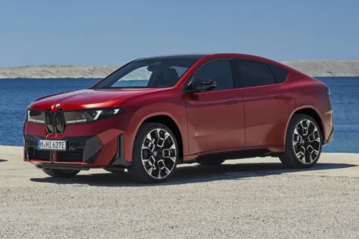 BMW iX4 M60 xDrive promete 612 cv de pura força