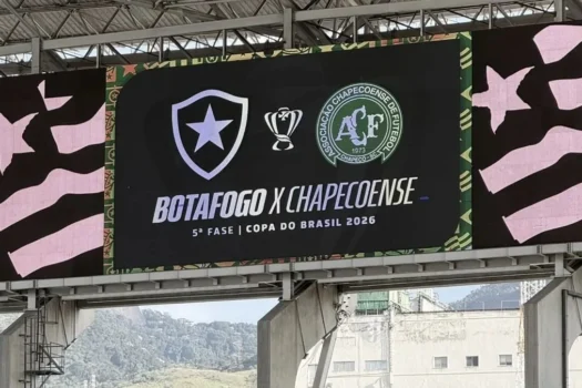 RECORD transmite Botafogo e Chapecoense neste sábado