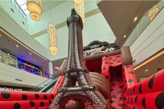 São Bernardo Plaza recebe brinquedo inflável da Ladybug