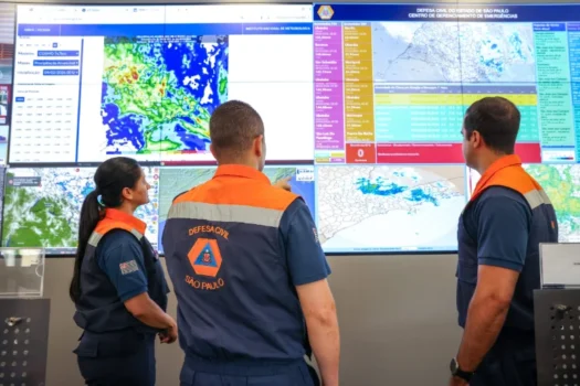 Chuva intensa em SP causa alerta máximo na quinta