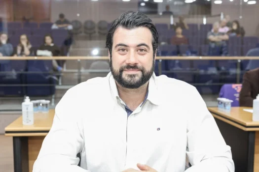 César Oliva propõe regras contra carros abandonados