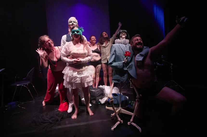 Cultura Inglesa Festival funde TikTok e teatro em São Paulo