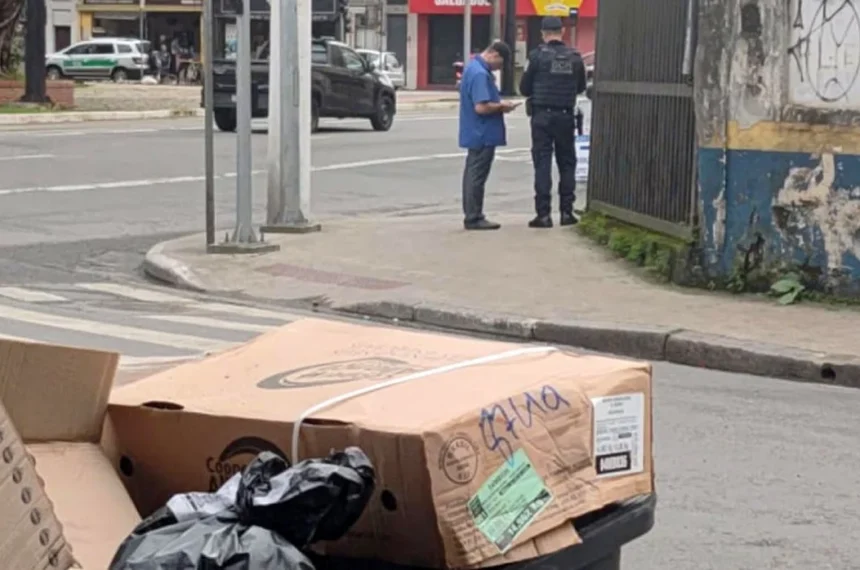 Descarte irregular de lixo em Santos aumenta fiscalização 