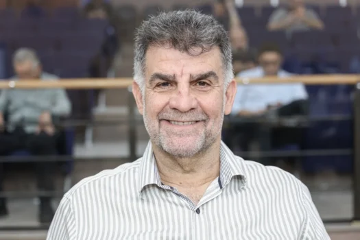 Edison Parra pede acessibilidade visual em unidades de saúde