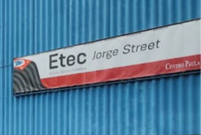 Etec Jorge Street aproxima alunos do mercado de emprego