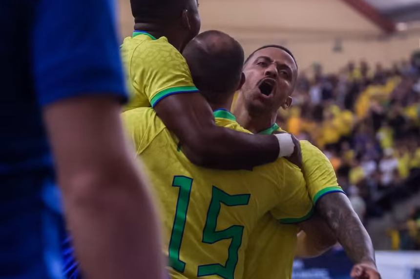 Brasil goleia Afeganistão e conquista tricampeonato no futsal