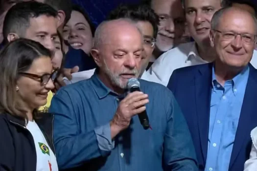 Lula promete mudar governo após vitória nas eleições de 2026