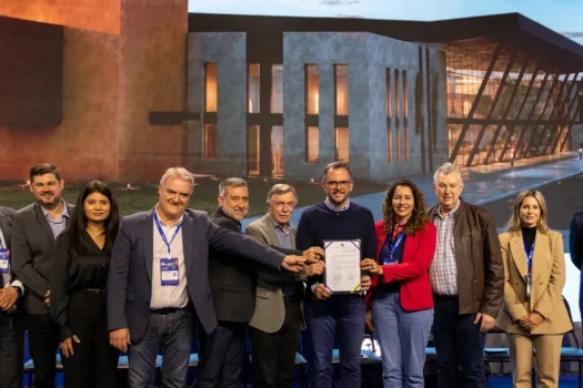 Caxias do Sul assina início de obras de aeroporto