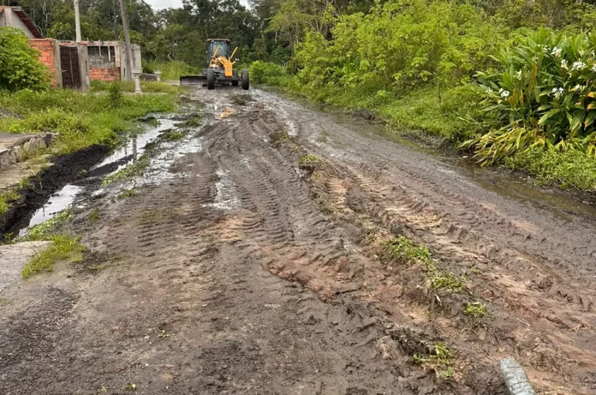 Rua Ester Cousta Dourado, no bairro Flórida Mirim, em Mongaguá recebe serviços de manutenção - (Divulgação)