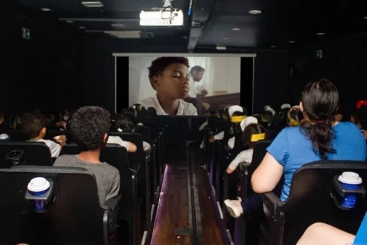 Ponto MIS leva cinema grátis e oficina a São Vicente