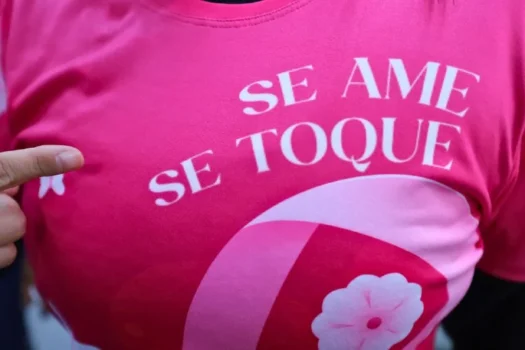 Consultório na Rua faz ação do Outubro Rosa em Diadema