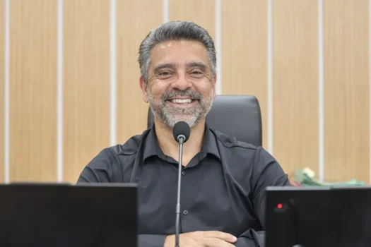 Professor Ródnei propõe criar salas para mães atípicas